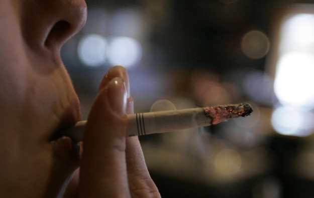 Over half Macau gaming staff pro smoking lounges: study