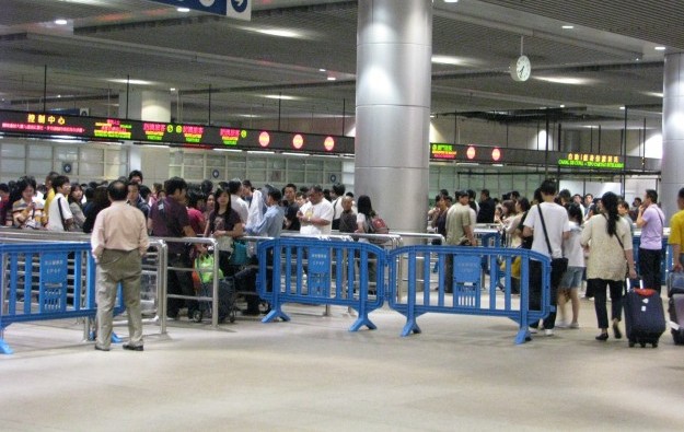 Macau cuts stays for mainland transit visitors