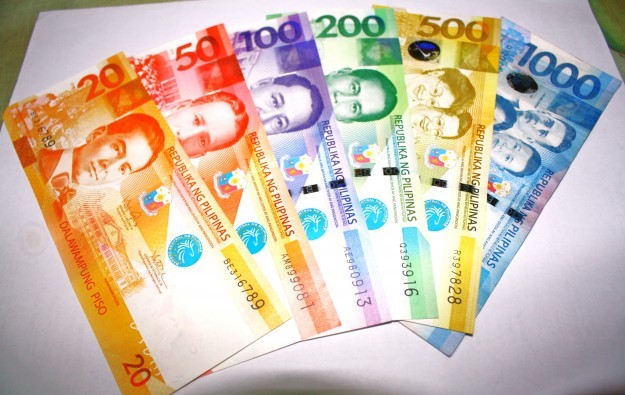 Casino op Travellers refinancing dollar bonds in peso loans