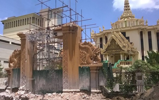 Cambodia PM says no NagaWorld takeover of Buddhist site