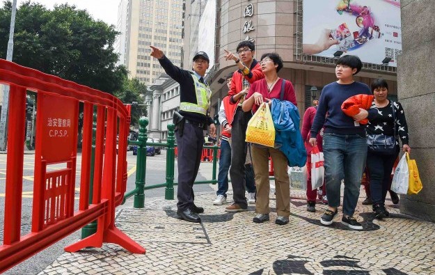 Macau visitor numbers fall 2.6 pct in 2015