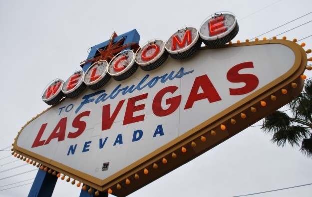 Baccarat win falls 42 pct on Las Vegas Strip in Aug