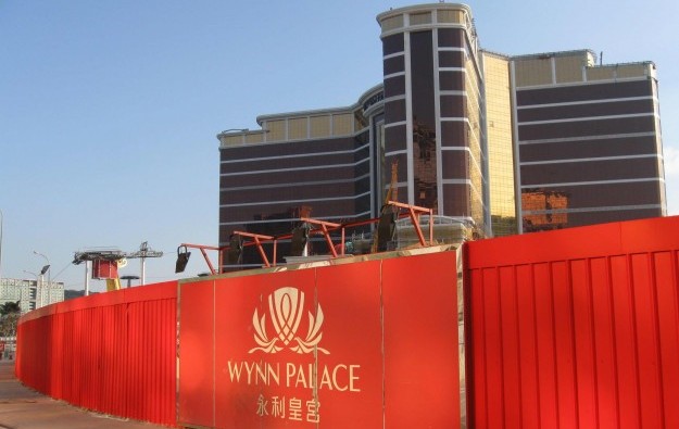 Wynn Macau sees 4Q profit halved