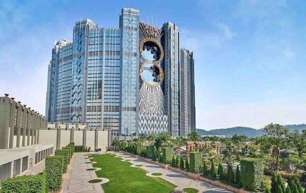 Melco Crown 1Q profit down 34 pct, firm gives dividend