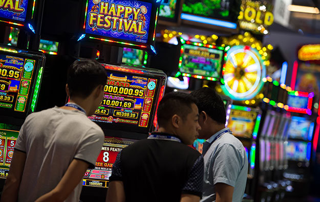 Vietnamese allowed inside local casinos from Dec: reports
