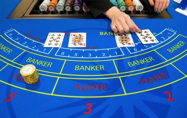Macau announces minimum casino GGR target, table cap