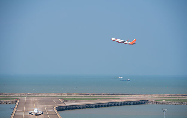 Macau airport handles 4-mln passengers in 1H, up 20pct