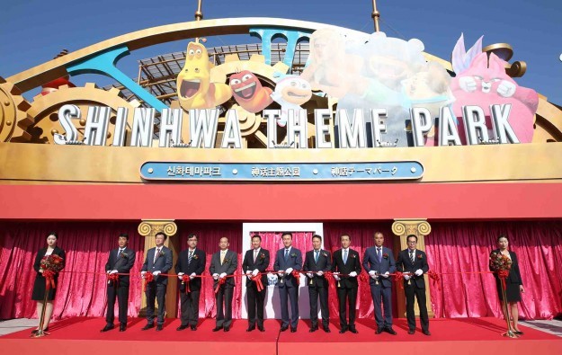 Chinese envoy at Korea casino resort theme park launch