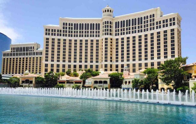 Wynn, MGM to suspend Las Vegas operations