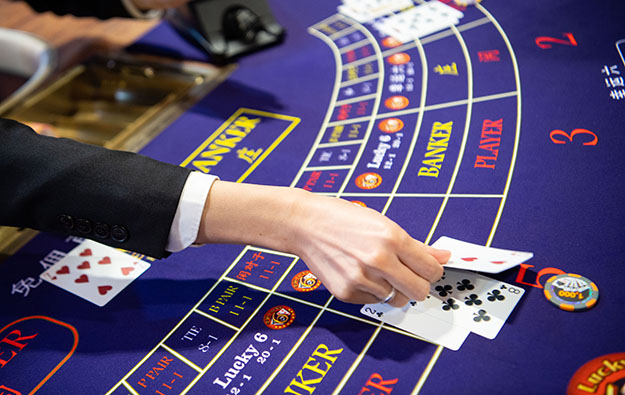 Macau casino dealer tally up 4Q, but hiring slowed