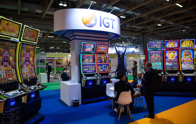 IGT quarterly loss doubles sequentially 4Q as revenue dips