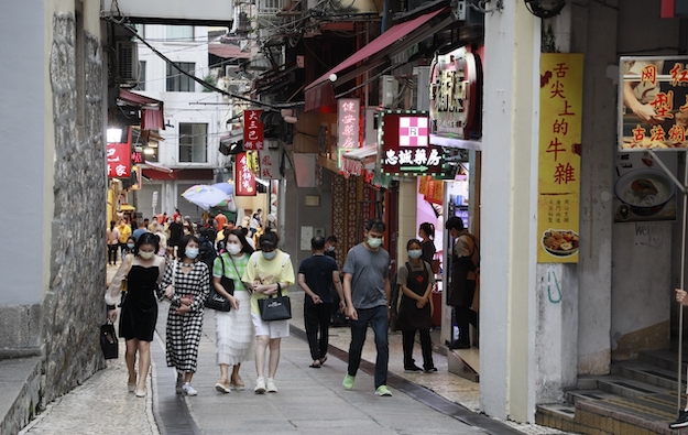 Macau 2021 visitor arrivals up 31pct, longer stays