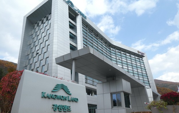 Kangwon Land net loss narrowed in 2021, sales up