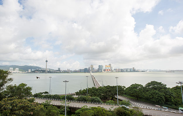 Cukai perjudian Macau menurunkan 48 peratus sehingga April